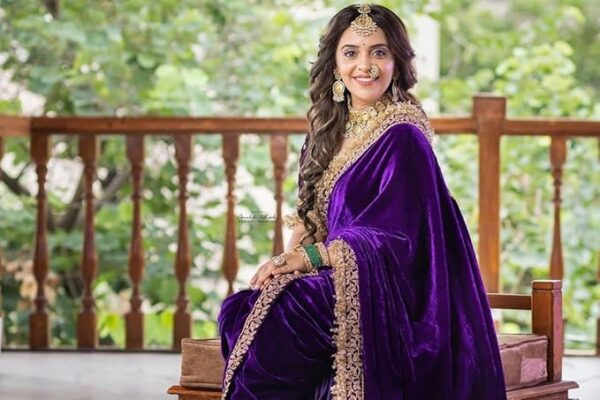 Womens And Girls 9000 velvet Fabric With embroidered threads and glitter dori work with fark lace border nevy blue saree - Image 4