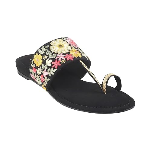 Mochi Women Flat Embroidered/Ethnic Chappal - Image 5